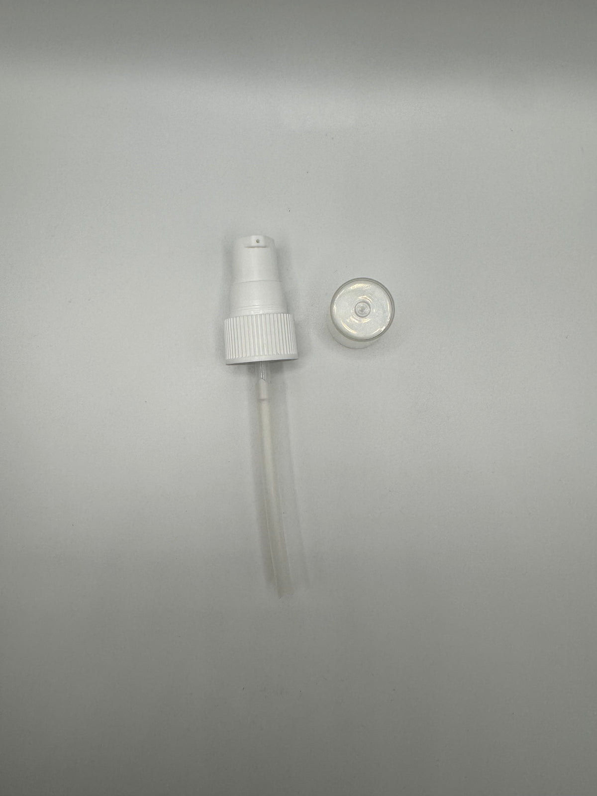 20-410 White Ribbed Treatment Pump with Clear Cover (Pack of 240)